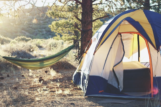 10 Tipps und Dinge, die Sie tun sollten, bevor Sie campen gehen